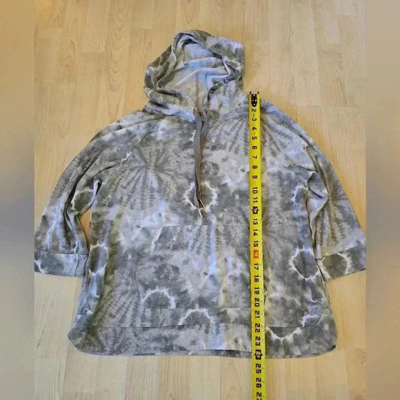 Koolaburra by ugg Grey tie dye lightweight hoodie size medium - Picture 4 of 7